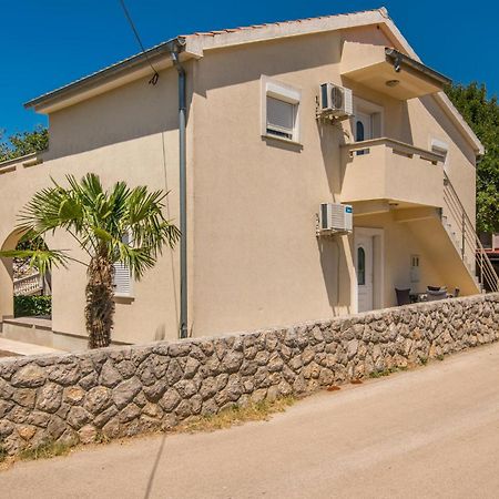 Cozy Apartment In Malinska Dubasnica With Wifi Екстериор снимка
