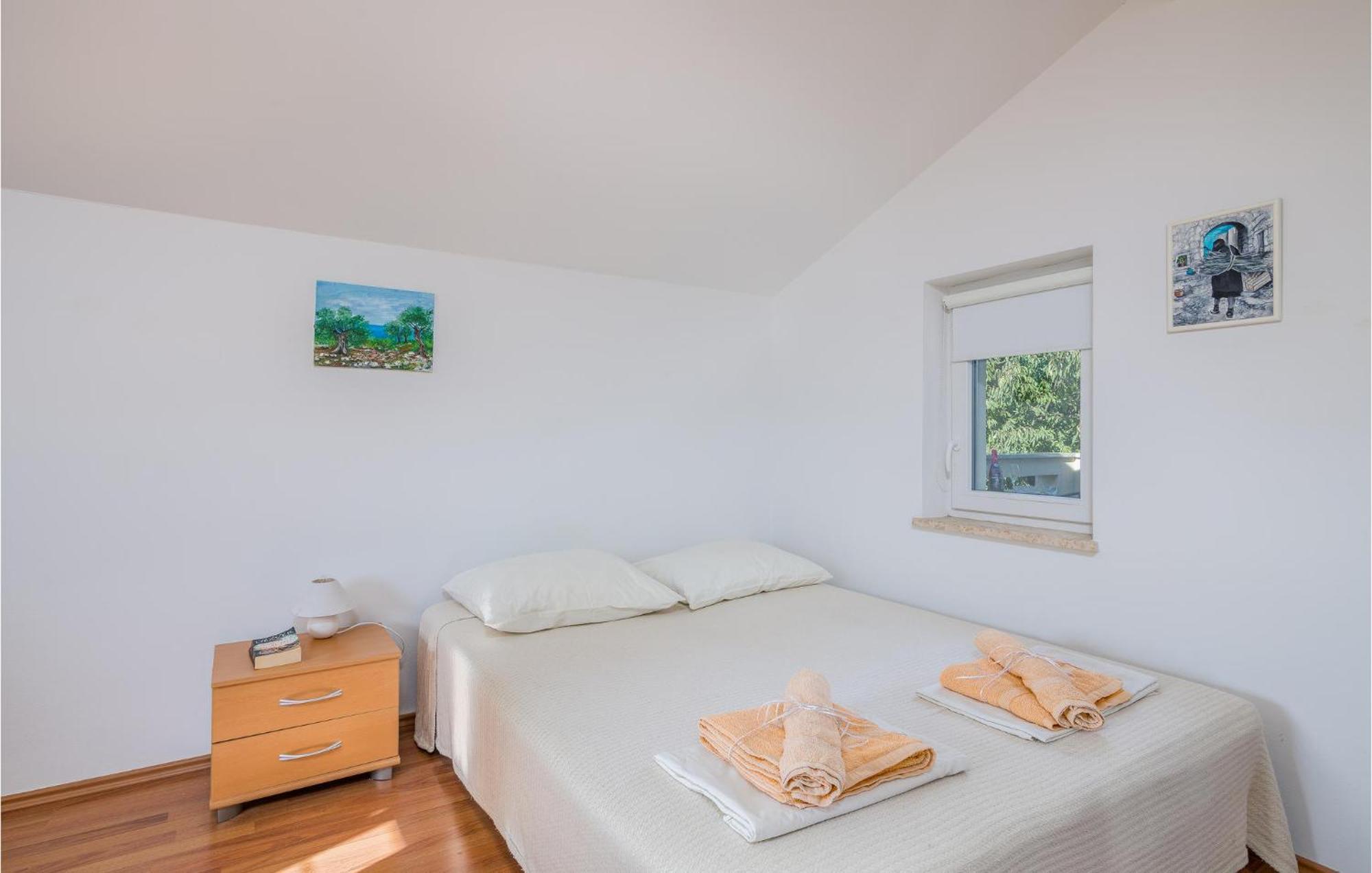Cozy Apartment In Malinska Dubasnica With Wifi Екстериор снимка