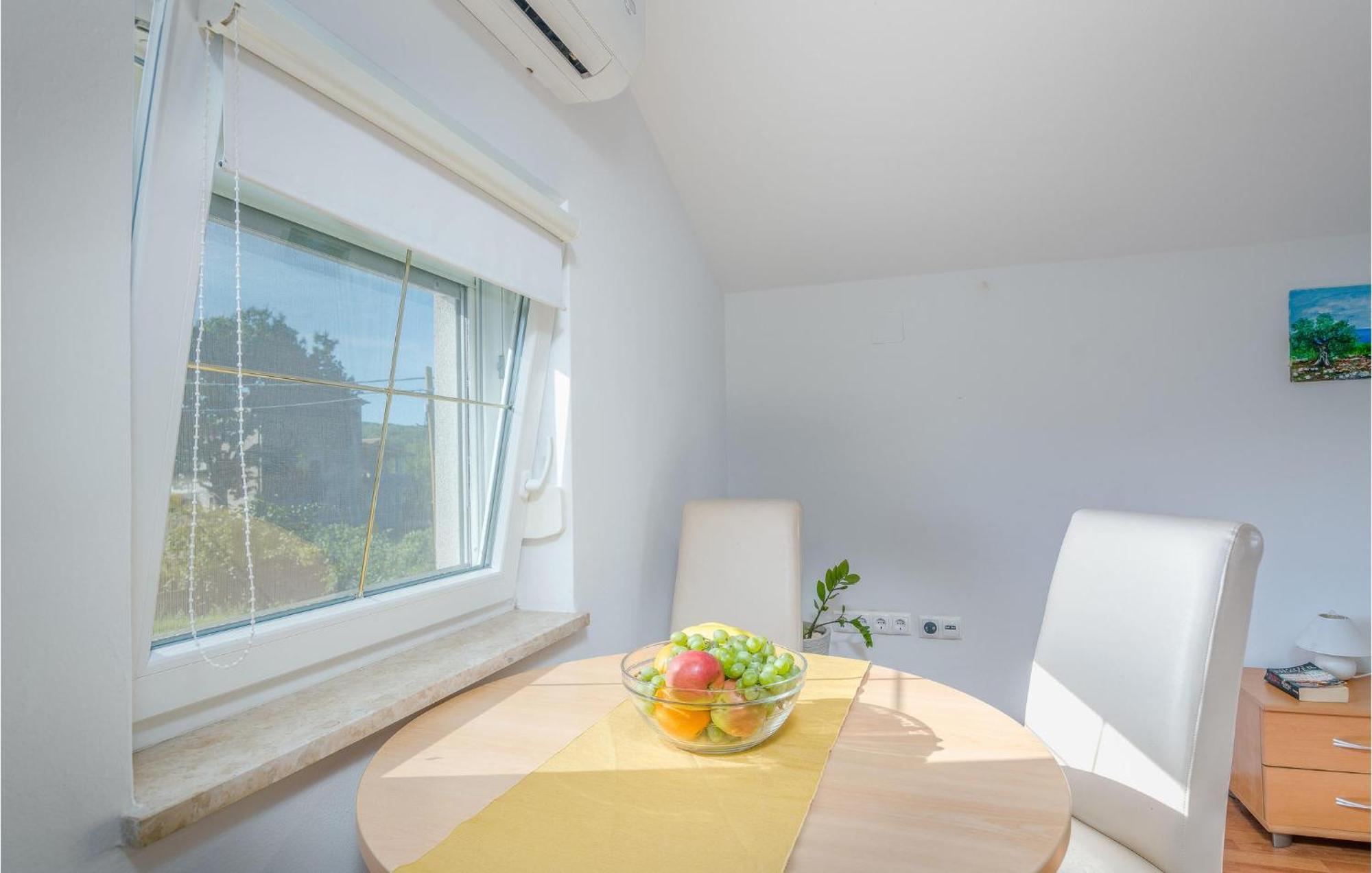Cozy Apartment In Malinska Dubasnica With Wifi Екстериор снимка