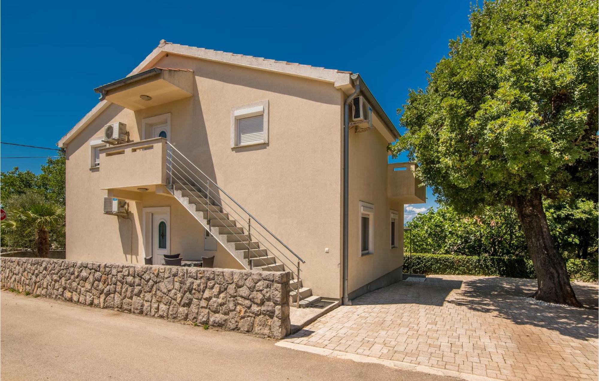 Cozy Apartment In Malinska Dubasnica With Wifi Екстериор снимка