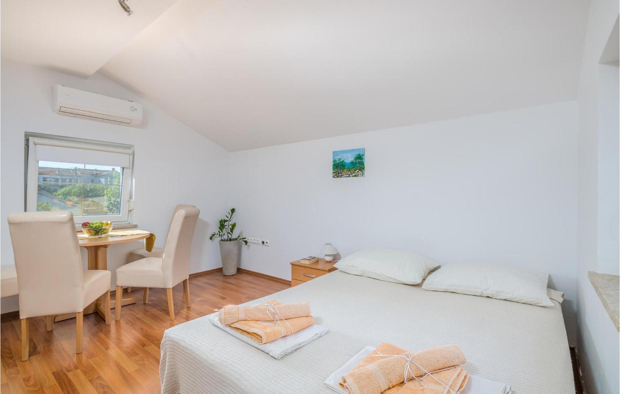 Cozy Apartment In Malinska Dubasnica With Wifi Екстериор снимка