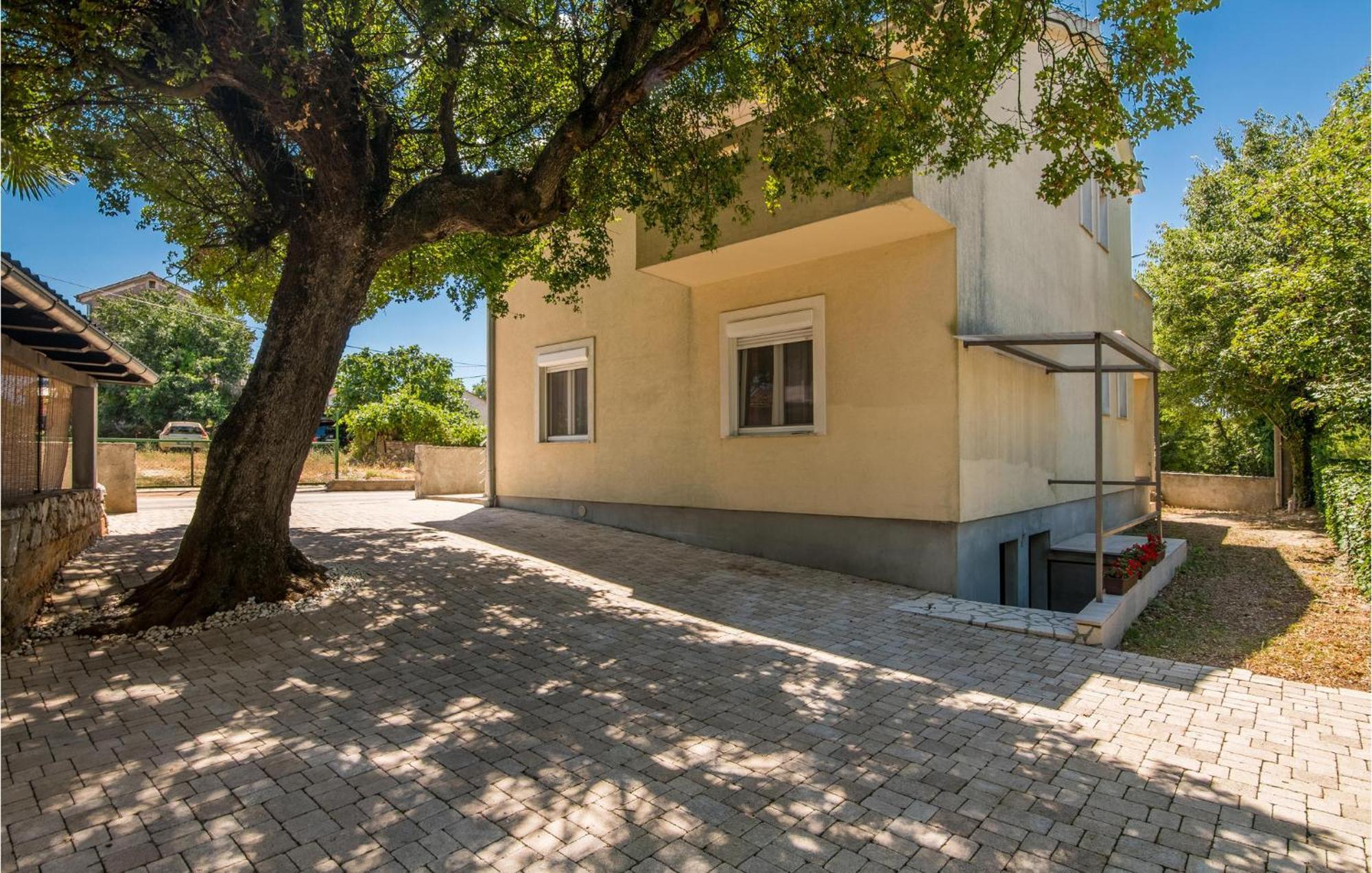 Cozy Apartment In Malinska Dubasnica With Wifi Екстериор снимка